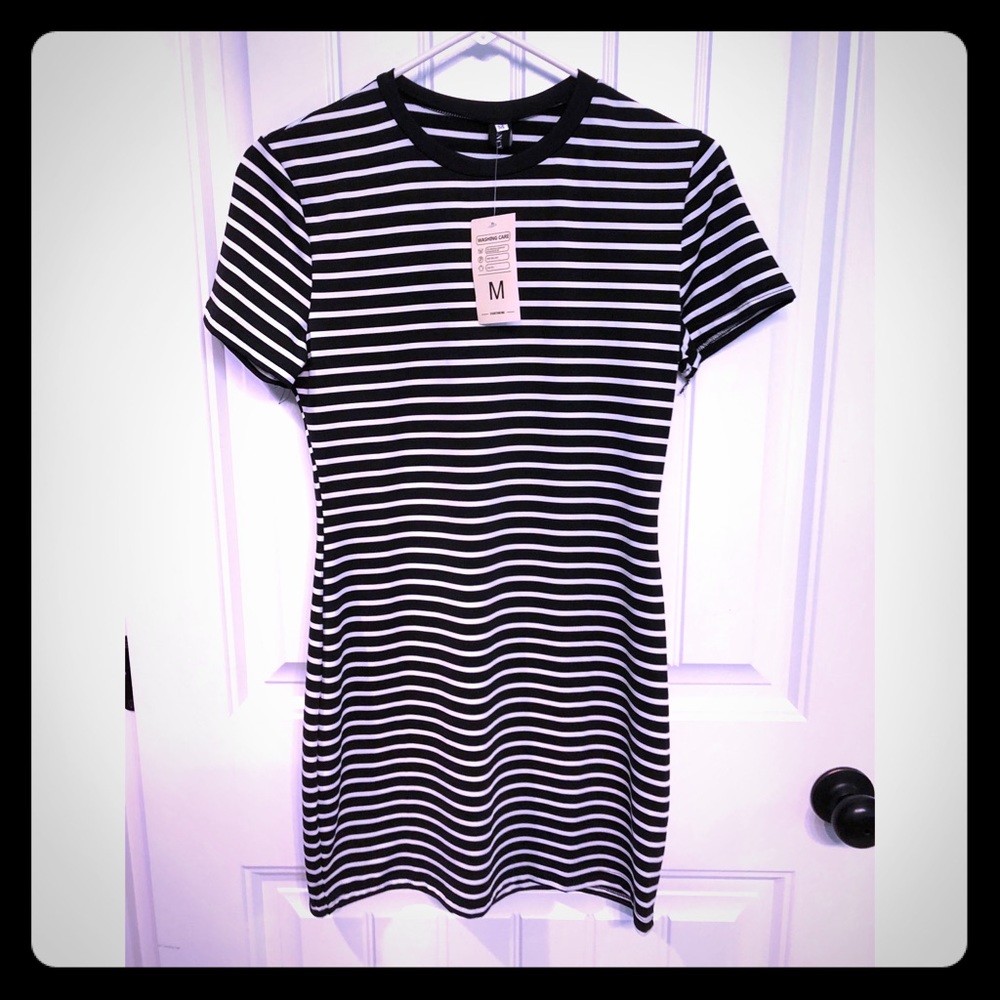 🔸Black& white striped dress
